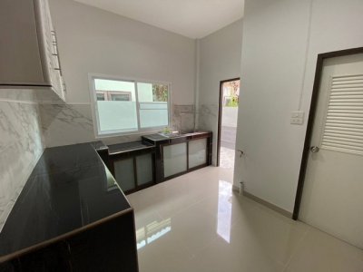 ขายบ้านเดี่ยวชั้นเดียว 52 ตรว. ย่านลาดพร้าว โชคชัย 4 ซอย 36 Renovate ใหม่ทั้งหลัง พร้อมเข้าอยู่ เดินทางสะดวก เข้าออกหลายเส้นทาง - รูปที่ 3