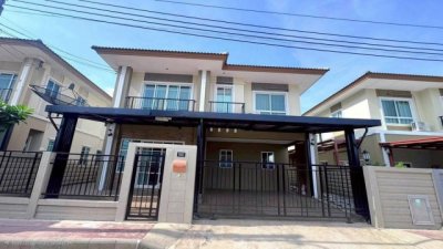 ขายด่วน หมู่บ้านภัสสร เพลสทีจ ซอยพัฒนาการ 38 ใกล้แอร์พอร์ตลิงค์หัวหมาก ย่านพัฒนาการ 095-164-2956