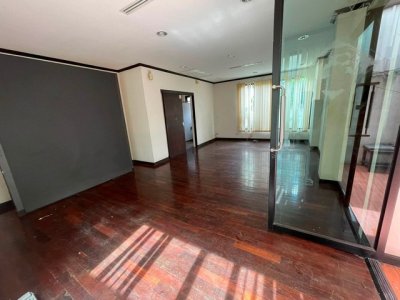 ให้เช่าอาคารสำนักงาน 3 ชั้น 270 ตรม. นาคนิวาส 12 ลาดพร้าว 71 พร้อมใช้งาน ใกล้เลียบด่วน ใกล้ BTS สายสีเหลือง (ลาดพร้าว 71) - รูปที่ 2