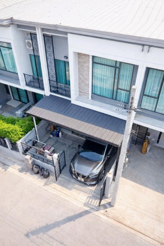 ใกล้ MRTตลาดบางใหญ่ 800 เมตร เซ็นทรัล เวสต์เกต 600 เมตร ให้เช่าทาวน์เฮ้าส์2ชั้น3นอน2น้ำ18ตร.ว.106ตร.ม.เฟอร์ครบ