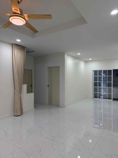 ให้เช่าทาวน์โฮม 2 ชั้น รีโนเวทใหม่ หมู่บ้านภัทรพาร์ค บางคูวัด – ปทุมธานี ติดถนนใหญ่ 100 เมตร - รูปที่ 3