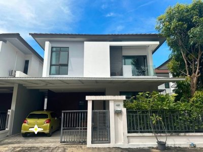 ให้เช่าบ้านเดี่ยว 2 ชั้น 36 ตรว. 3 ห้องนอน หมู่บ้านออร่า ซอยรามคำแหง 94 (Aura Ramkamhaeng 94) เฟอร์ครบ ใกล้เดอะพาสิโอ รามคำแหง