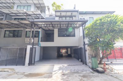 ขาย ทาวน์โฮม 3 ชั้น ทำเลทอง ซอยภาวนา 5 (ลาดพร้าว 41) | ตอบโจทย์อยู่อาศัย & โฮมออฟฟิศ สภาพใหม่กิ๊ก พร้อม Rooftop ส่วนตัว!