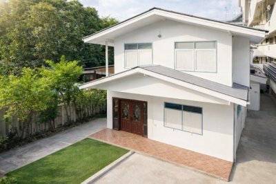 โฮมออฟฟิศให้เช่า 3 นอน 2 น้ำ .สุขุมวิท62-68  BTS อุดมสุข 700 ม และ คลาวด์ 11 1.1 กม. ขนาด 52 ตร.ว.เหมาะสำหรับ โฮมออฟฟิศ  เข้า-ออกสะดวก