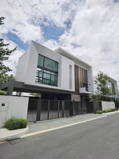 ขายบ้านเดี่ยวสุดหรู 3 ชั้น 102 ตรว. 4 ห้องนอน โครงการนันทวัน พระราม 9-ศรีนครินทร์ กรุงเทพกรีฑา ติดนานาชาติ Wellington