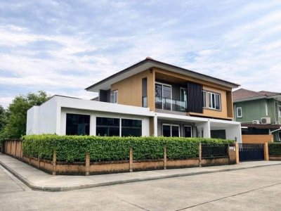 ขายบ้านเดี่ยว 2 ชั้นหลังมุม 73.60 ตรว. โครงการโกลเด้น วิลเลจ อ่อนนุช – พัฒนาการ ซอยอ่อนนุช 65 โซนหน้าหมู่บ้าน ใกล้ Airport Link บ้านทับช้าง