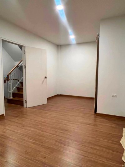 ให้เช่าทาวน์โฮม 3 ชั้น หลังมุม 4 ห้องนอน หมู่บ้านลุมพินี ทาวน์เพลส สุขุมวิท–ศรีนครินทร์ สุขุมวิท 113 ใกล้ BTS สำโรง - รูปที่ 7