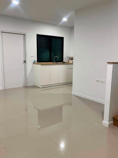 ให้เช่าทาวน์โฮม 3 ชั้น หลังมุม 4 ห้องนอน หมู่บ้านลุมพินี ทาวน์เพลส สุขุมวิท–ศรีนครินทร์ สุขุมวิท 113 ใกล้ BTS สำโรง - รูปที่ 4