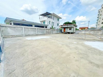 ที่ดินเทคอนกรีต อาคาร  144 ตร.ว. 576 ตร.ม รถไฟฟ้าสีส้ม กกท. 520ม.  ราชมังคลากีฬาสถาน  ลาดพร้าว118-128 รามคำแหง18-26