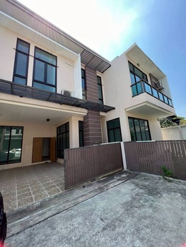 ขายด่วนบ้านเดี่ยว ซอยนาคนิวาส14 ขนาด4 ห้องนอน บ้านเพดานสูงเจ้าของไม่เคยเข้าอยู่ ขายขาดทุน  โชคชัย4 ใกล้เซ็นทรัลอีสวิลล์  ลาดพร้าว71E