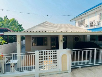 โซนสารภี ให้เช่า 25,000 บาท/เดือน บ้านชั้นเดียว #สไตล์มูจิ #ใกล้โรงเรียนวารีเชียงใหม่ พร้อมเฟอร์นิเจอร์ไม้สักแท้ทั้งหลัง #ไม่รับสัตว์เลี้ยง