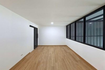 ให้เช่าโกดัง 140 ตร.ม. ซอยพัฒนาการ 25 รถใหญ่เข้า-ออกได้ ใกล้ Airport Link หัวหมาก - รูปที่ 3