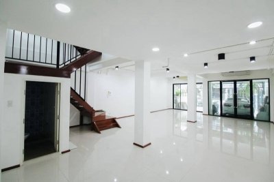 ให้เช่าบ้าน 4 ชั้น ใจกลางอารีย์-พญาไท เหมาะสำหรับทำ Air-BNB ออฟฟิต หรือ คลีนิคความงาม สปา ทำเลธุรกิจ ซอยพหลโยธิน 8 ใกล้ Lavilla Ari - รูปที่ 2