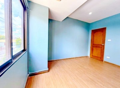 เหม่งจ๋าย เช่าอาคาร 4ชั้น Town in Town ศรีวรา 6นอน 4น้ำ Central EastVille  The Crystal ที่ดิน 43 ตร.ว. 500 ตร.ม. กว้าง 7.5 เมตร จอดรถ 8คัน - รูปที่ 8