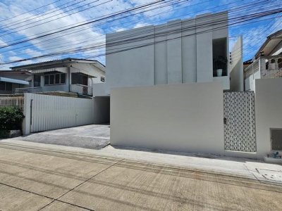 ขายบ้านเดี่ยว 2 ชั้น 50 ตร.ว. ถนนโชคชัย 4 ซอย 44 รีโนเวทใหม่ ใกล้ Central Eastville - รูปที่ 3