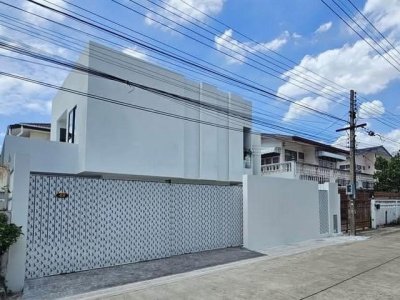 ขายบ้านเดี่ยว 2 ชั้น 50 ตร.ว. ถนนโชคชัย 4 ซอย 44 รีโนเวทใหม่ ใกล้ Central Eastville