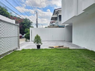 ขายบ้านเดี่ยว 2 ชั้น 50 ตร.ว. ถนนโชคชัย 4 ซอย 44 รีโนเวทใหม่ ใกล้ Central Eastville - รูปที่ 2