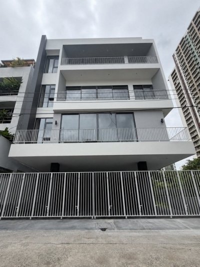 ขายโฮมออฟฟิศใหม่ 5 ชั้นรวมดาดฟ้า พร้อมลิฟท์ สไตล์ Modern Luxury ใจกลางพระราม 9 หลัง Central พระราม9 เดินถึง MRT พระราม 9