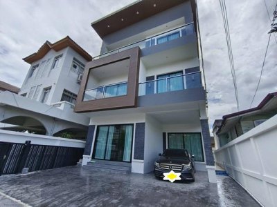 ขายบ้านเดี่ยว3ชั้น50ตร.ว.ซอยสุขุมวิท65พร้อมเฟอร์นิเจอร์และเครื่องใช้ไฟฟ้าครบใกล้BTSเอกมัย(สร้างใหม่)