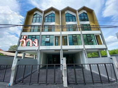 ขายโฮมออฟฟิศ 4 ชั้น แปลงมุม 237 ตร.ม. ถนนสุขุมวิท 101-1 ซอยวชิรธรรมสาธิต 60 จากรถไฟฟ้าเพียง 5 นาที