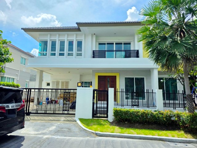 กรุงเทพกรีฑา9-19  บ้านเดี่ยว 2 ชั้น5นอน ARLบ้านทับช้าง 1.75กม. สนามกอล์ฟยูนิโก้ 300ม. 5น้ำ 80ตร.ว. 300ตร.ม..หรูหรา พร้อมเฟอร์ฯ