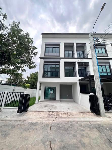 ขายทาวน์โฮม3ชั้นหมู่บ้านลุมพินีทาวน์เพลสสุขุมวิท-ศรีนครินทร์สุขุมวิท113หลังมุมใกล้BTSสำโรง
