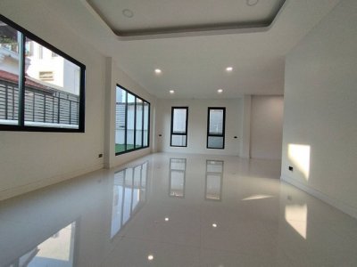 บ้านเดี่ยว 2 ชั้น หมู่บ้าน สินทรัพย์นคร พุทธมณฑลสาย 2 เขตบางแค กรุงเทพฯ รีโนเวทใหม่ทั้งหลัง ดีไซน์โมเดิร์น กว้างขวาง โปร่งโล่ง - รูปที่ 4