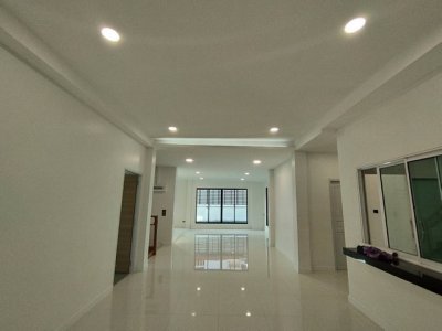บ้านเดี่ยว 2 ชั้น หมู่บ้าน สินทรัพย์นคร พุทธมณฑลสาย 2 เขตบางแค กรุงเทพฯ รีโนเวทใหม่ทั้งหลัง ดีไซน์โมเดิร์น กว้างขวาง โปร่งโล่ง - รูปที่ 5