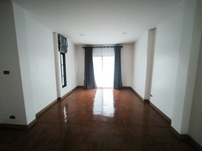 บ้านเดี่ยว 2 ชั้น หมู่บ้าน สินทรัพย์นคร พุทธมณฑลสาย 2 เขตบางแค กรุงเทพฯ รีโนเวทใหม่ทั้งหลัง ดีไซน์โมเดิร์น กว้างขวาง โปร่งโล่ง - รูปที่ 7