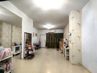 จองด่วน ทาวน์เฮ้าส์ 3 ชั้น หมู่บ้านไพโรจน์ โครงการ 5 บางนา ราคาถูกมาก - รูปที่ 4