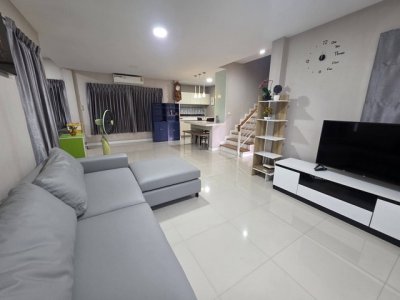 ให้เช่าบ้านเดี่ยว 2 ชั้น 62 ตรว. 3 ห้องนอน หมู่บ้านมัณฑนา เลค วัชรพล ถนนสุขาภิบาล 5  ใกล้สารสาสน์วิเทศสายไหม บ้านสวย เฟอร์ครบ พร้อมอยู่ - รูปที่ 3