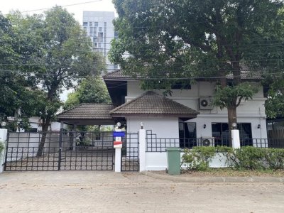 ให้เช่าบ้านเดี่ยว 140 ตรว. เหม่งจ๋าย ประชาอุทิศ รัชดา ใกล้เลียบด่วน-รามอินทรา เหมาะทำออฟฟิศ หรืออยู่อาศัย