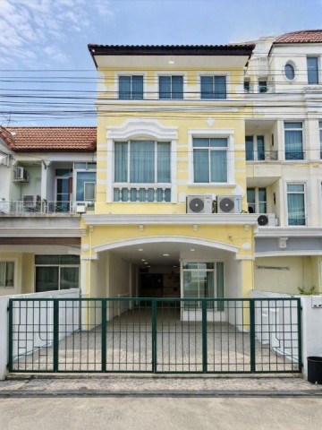 ทาวน์โฮมบ้านกลางเมือง ศรีนครินทร์ 4 นอน 5 น้ำ ใกล้ MRT ศรีลาซาล 600 ม.Makro ศรีนครินทร์ ที่ดิน 27 ตร.ว.พื้นที่ใช้สอย 400 ตร.ม.4 ชั้น 4 แอร์
