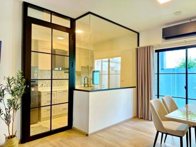 รร.นานาชาติคอนคอร์เดียน 1.7 กม.ทำเลศรีนครินทร์ บางนา 2 นอน 3 น้ำ ขนาด 21 ตร.ว.พื้นที่ใช้สอย 168 ตร.ม.ทาวน์โฮมหรู 2 ชั้น พร้อมเฟอร์ฯครบ - รูปที่ 3