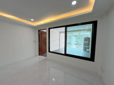 ขายทาวน์เฮาส์ 2 ชั้น ซอยเสนานิคม1 ซอย 35 รีโนเวทใหม่ พร้อมเข้าอยู่ ใกล้เกษตรนวมินทร์ โชคชัย 4 - รูปที่ 8