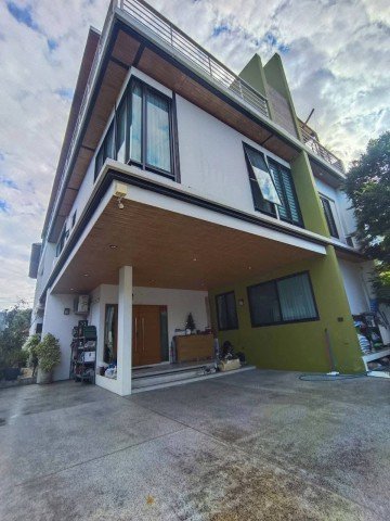 ขายด่วน #บ้านเดี่ยว 3 ชั้น ทำเลทอง ใกล้ The Nine พระราม 9 โทร095-164-2956 JJ