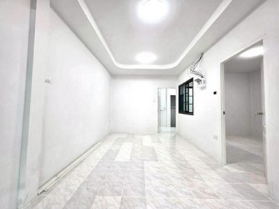 บ้านรีโนเวทใหม่ทำเลเสม็ด–เมืองชลบุรี หมู่บ้านธนาสุข  ใกล้เซ็นทรัลชลบุรี เดินทางสะดวก ราคาเพียง 1.xxx ล้านบาท - รูปที่ 2