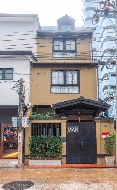 FOR RENT AT A GREAT PRICE!! Beautifully house, Sukhumvit Soi 15, Near BTS Asok and Terminal 21