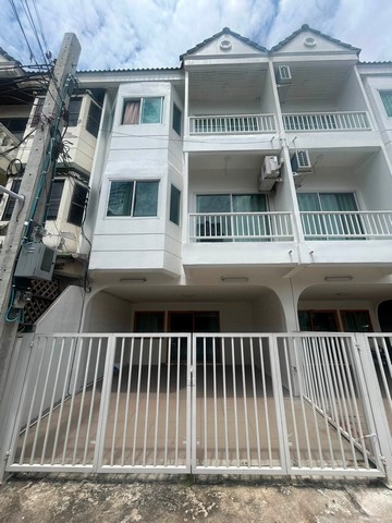 ทาวน์โฮม 3 ชั้น 4 ห้องนอน 3 ห้องน้ำ ชอยเรวดี 75 ใกล้MRTบางกระสอ นนทบรี