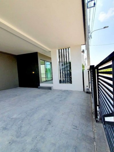 ขายบ้าน 3 ชั้น 4 ห้องนอน โครงการ Tanaphol Property บางนา กม. 10 ใกล้เมกะบางนา - รูปที่ 2