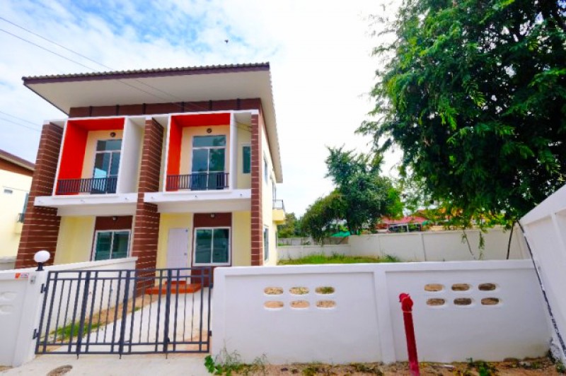 บ้านฉาง-หาดพลา ให้เช่าทาวน์เฮ้าส์2ชั้น2นอน2น้ำใกล้หาดพลา600ม.สนามบินนานาชาติอู่ตะเภา1กม.หาดพยูน 2 กม.แต่งครบมินิมอลพร้อมเข้าอยู่แอร์2
