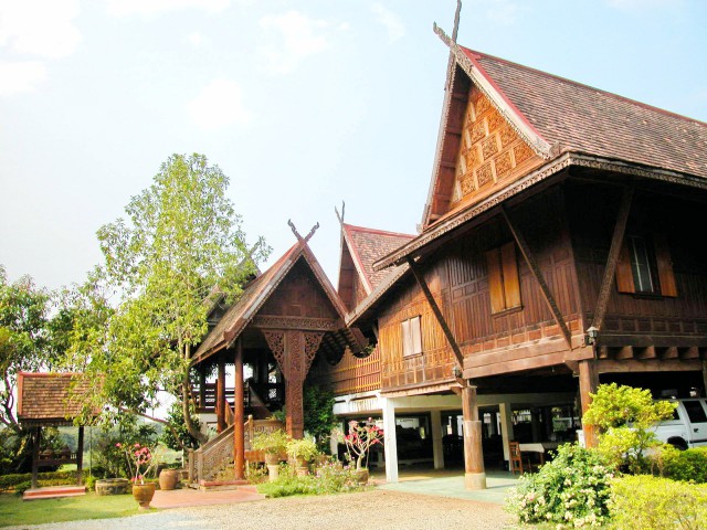 5นอน บ้านเรือนไทย 2 ชั้นไม้สักทอง  ลำพูน-ป่าซาง ปากบ่อง 5 น้ำ ที่ดิน 1 ไร่ 199 ตร.ว. 1,000 ตร.ม. ติดแม่น้ำปิง ระดับ Luxury