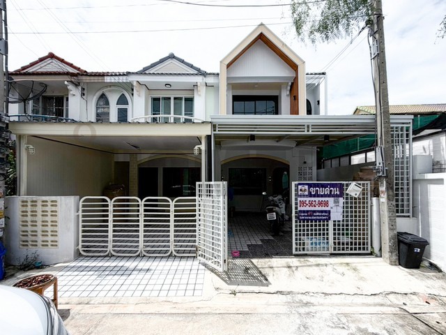 ทาวน์ เฮ้าส์ บ้าน สิ รา รมย์ บ้าน กล้วย ไทรน้อย หลังริม ปรับปรุงไว้ไม่นาน สภาพดี