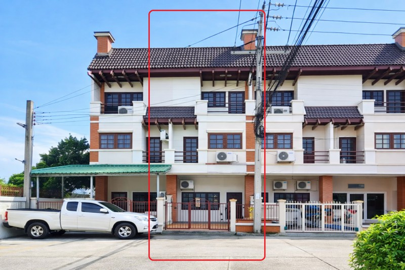 ตรงข้ามโลตัส ไทวัสดุ ทาวน์เฮ้าส์ 3 ชั้น 4นอน ถูกที่สุดใน นวมินทร์ 133-141  3น้ำ ทำเลติดถนนใหญ่  มี 7-Eleven สนามหญ้า 2แอร์  บึงกุ่ม 24ตร.วา