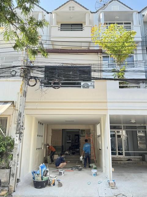 ให้เช่าโฮมออฟฟิศ3.5ชั้นทาวน์อินทาวน์ถนนศรีวราเลียบด่วนใกล้เอกมัย-ทองหล่อ