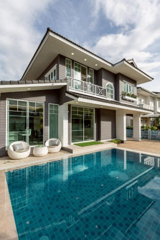 ให้เช่า 44,000 บาท/เดือน เอ็มเพอเรอร์2 Pool Villa สวย #สไตล์โมเดิร์น #รีโนเวทใหม่ #เฟอร์นิเจอร์ครบ ทำเลทอง #น้ำไม่ท่วม