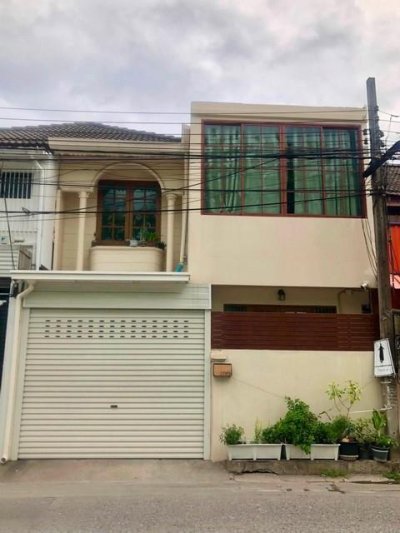 ขายทาวน์เฮ้าส์ 2 ชั้น 30 ตร.ว. หมู่บ้าน อยู่เจริญ ซอยรัชดา 18 ใกล้ MRT ห้วยขวาง