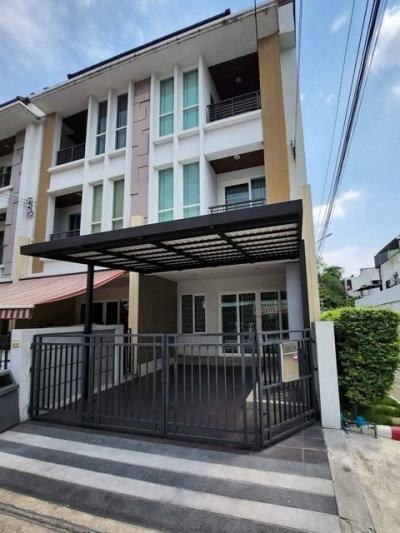 ให้เช่าทาวน์โฮม 3 ชั้นหลังมุม 3 ห้องนอน หมู่บ้านกลางเมือง S-Sense พระราม9-ลาดพร้าว ซอยลาดพร้าว 84 ใกล้เลียบด่วน เหม่งจ๋าย