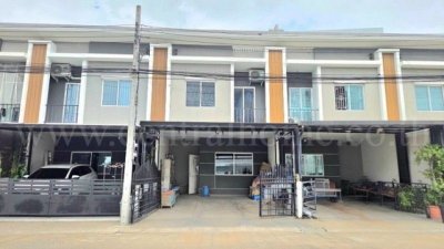 3606 ขาย ทาวน์เฮ้าส์ พลีโน่ ศรีนครินทร์ สถานที่ใกล้ รถไฟฟ้า MRT สถานีศรีลาซาล จำนวนชั้น 2 3 ห้องนอน 3606