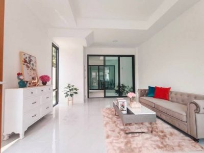 ขายพรีเมียมทาวน์โฮม 3 ชั้น 4 ห้องนอน สร้างใหม่สไตล์ Modern Classic ลาซาล 32 สุขุมวิท 105 ใกล้โรงเรียนบางกอกพัฒนา - รูปที่ 2